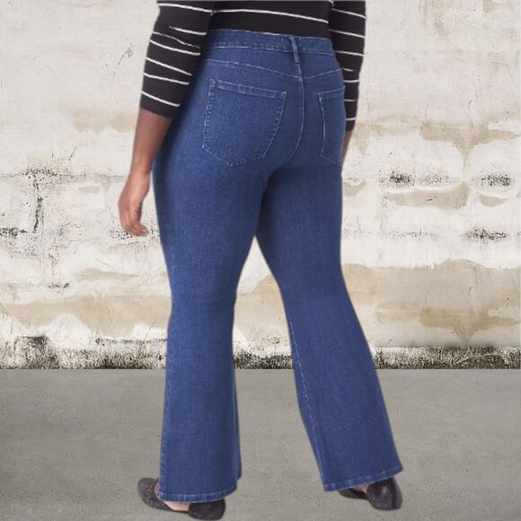 Lane Bryant NWT Signature Fit High-Rise Dressy Flare Jean Medium Wash Size 20 - Picture 2 of 10